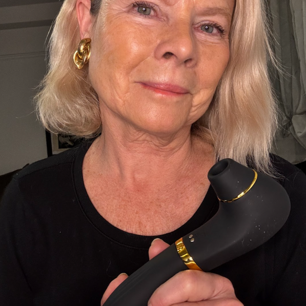 VIVA Senna Pro Age Vibrator 2.0 in sleek design, featuring a powerful motor and heating function, made of body-safe silicone