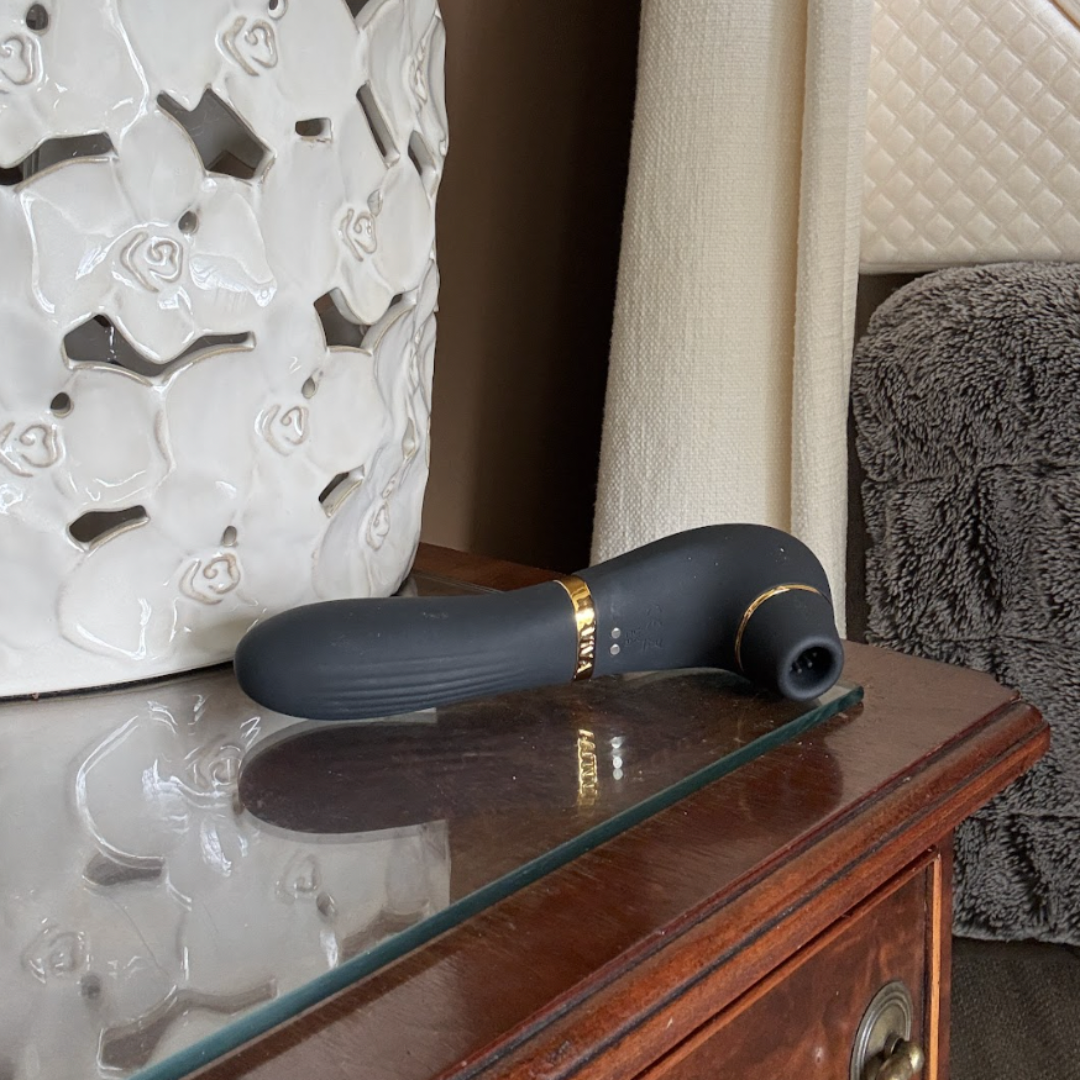 VIVA Senna Pro Age Vibrator 2.0 in sleek black, featuring powerful motor and heating function, made of advanced silicone.